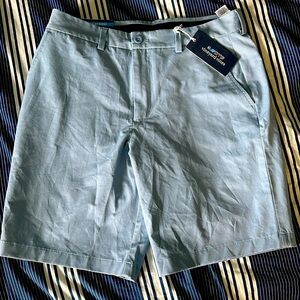 Brand new Vineyard Vines men’s on the go 9’’ shorts. 31 waist